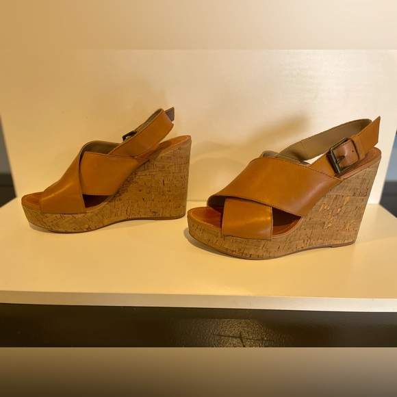 Women’s Wedge Leather Sandals featuring cork heels! 🌟 Women’s size 8 - Picture 2 of 7